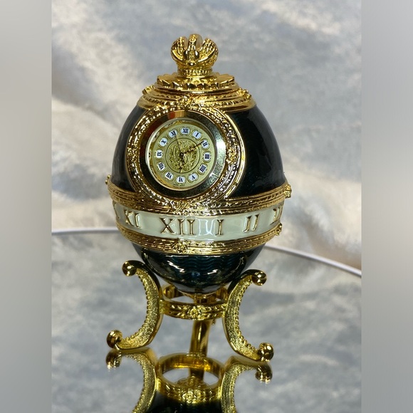 Vintage Joan Rivers Imperial Treasures The Time Piece Enamel Egg Built in Clock - Picture 3 of 8